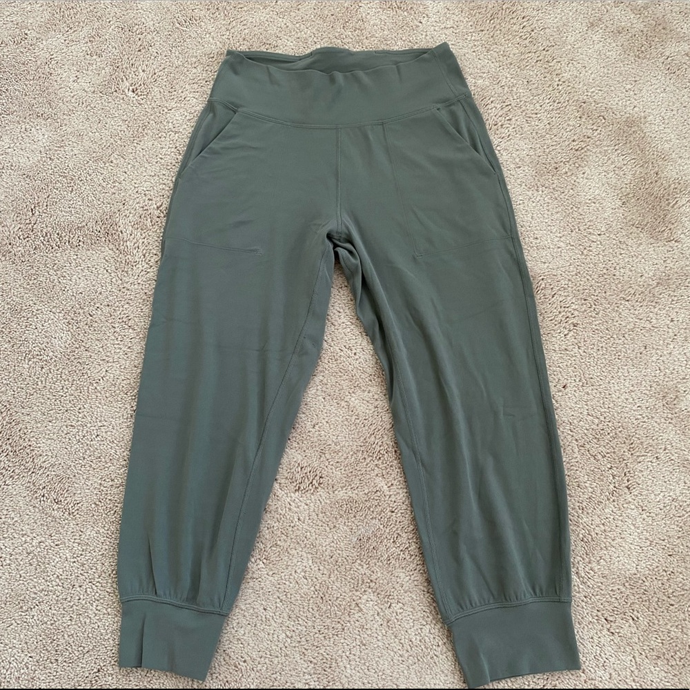 Lululemon Align Jogger Crop, Size 8